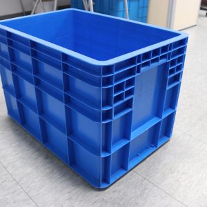clear plastic totes